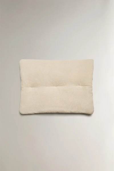 OBLONG LINEN CUSHION