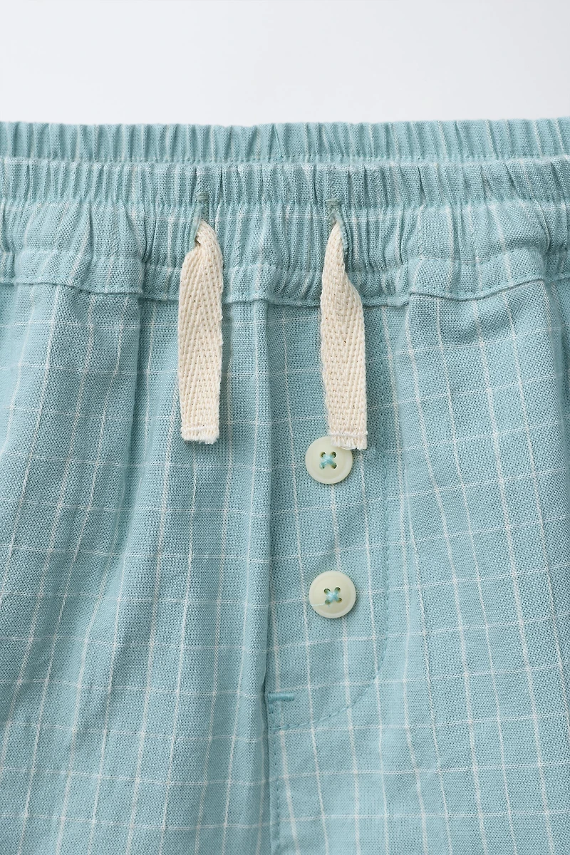 SHORT À CARREAUX ET BOUTONS