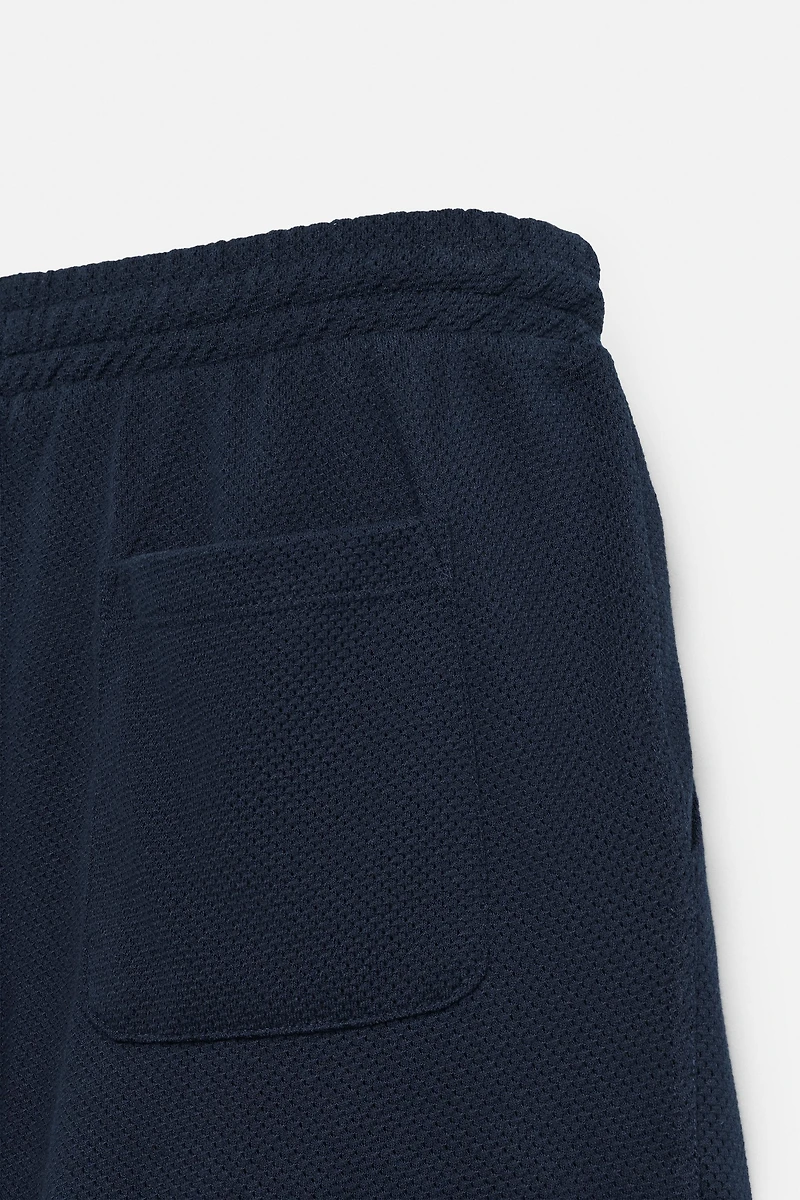 TEXTURED RELAXED FIT SHORTS