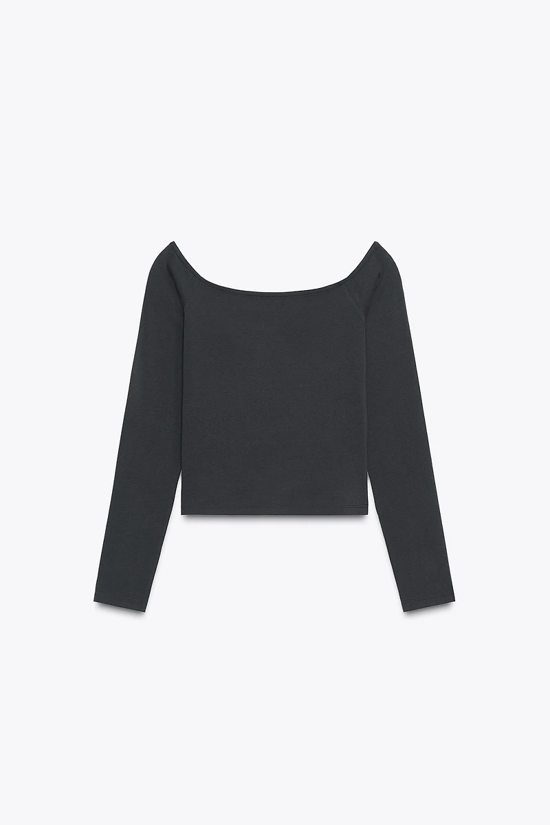 OFF-THE-SHOULDER TOP