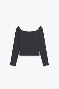 OFF-THE-SHOULDER TOP