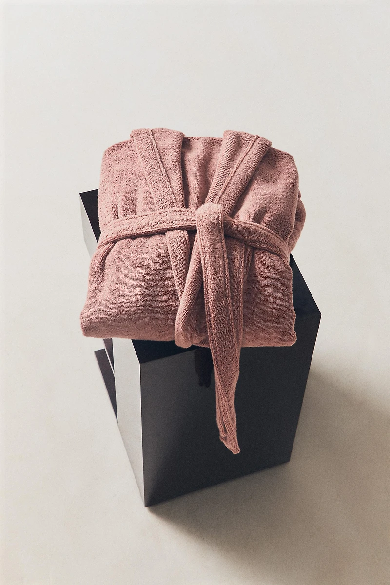 EXTRA SOFT HOODED BATHROBE (380 GXM²)
