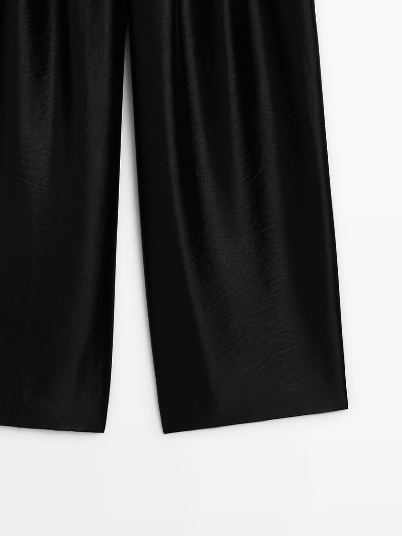 Wide-leg voluminous trousers with darts