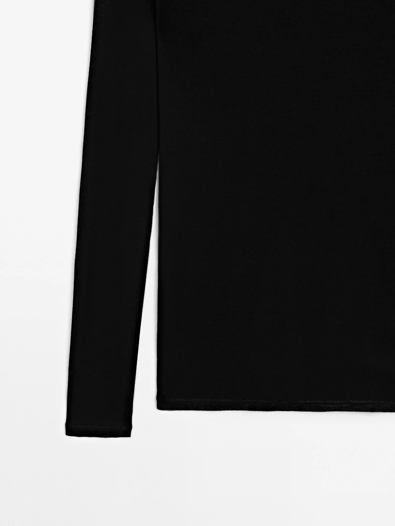 100% cotton semi-sheer T-shirt with collar detail