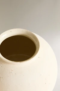 ROUND CERAMIC VASE