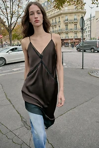 ROBE MI-LONGUE SATINÉE ASYMÉTRIQUE