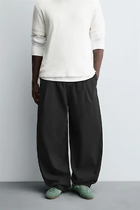 BALLOON FIT PLEATED PANTS