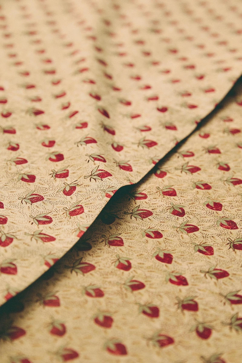 DRAP DE DESSUS PERCALE FRAISES | KATHARINE POLE