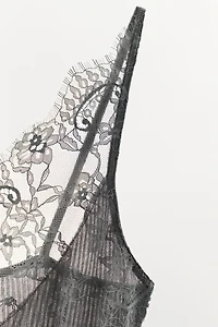 TOP EN MAILLE À BRETELLES DENTELLE