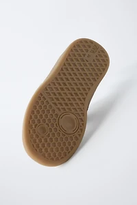 RETRO SNEAKERS