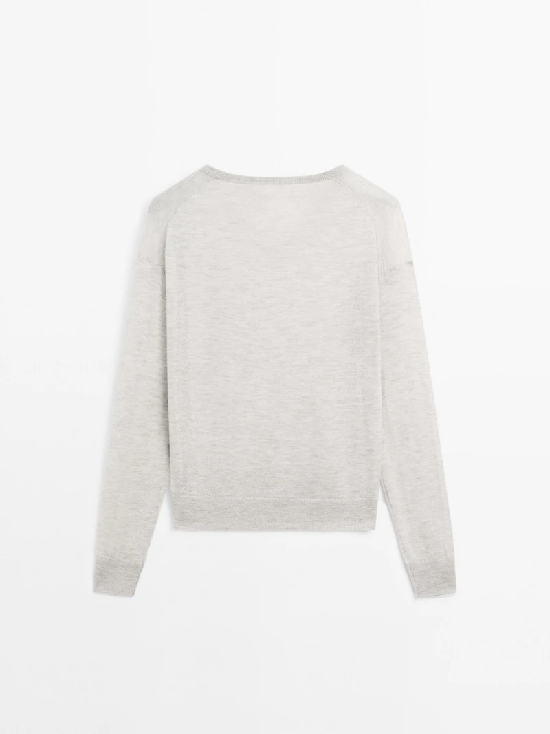 100% cashmere fine knit sweater