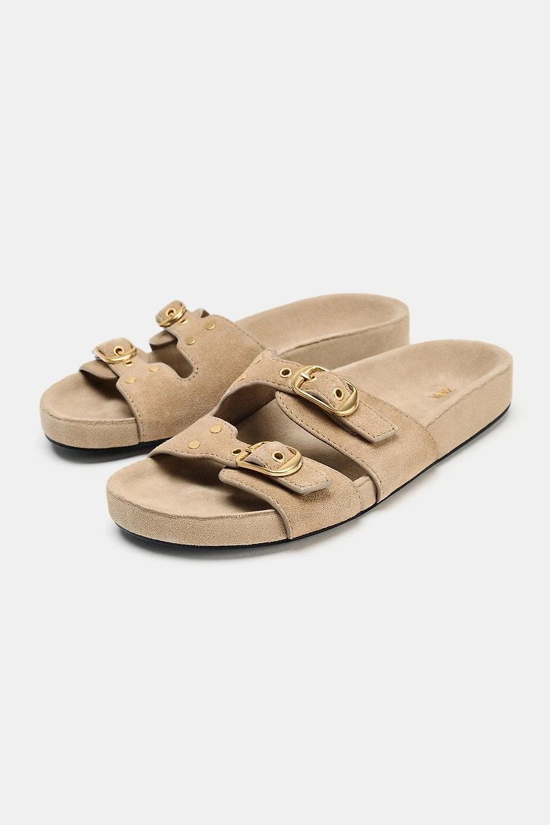 SANDALES EN DAIM À BOUCLES