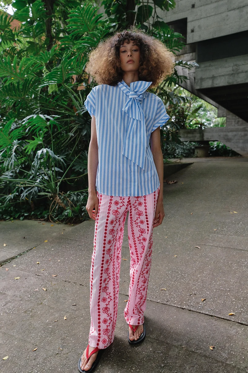 CHEMISE À RAYURES AVEC NŒUD
