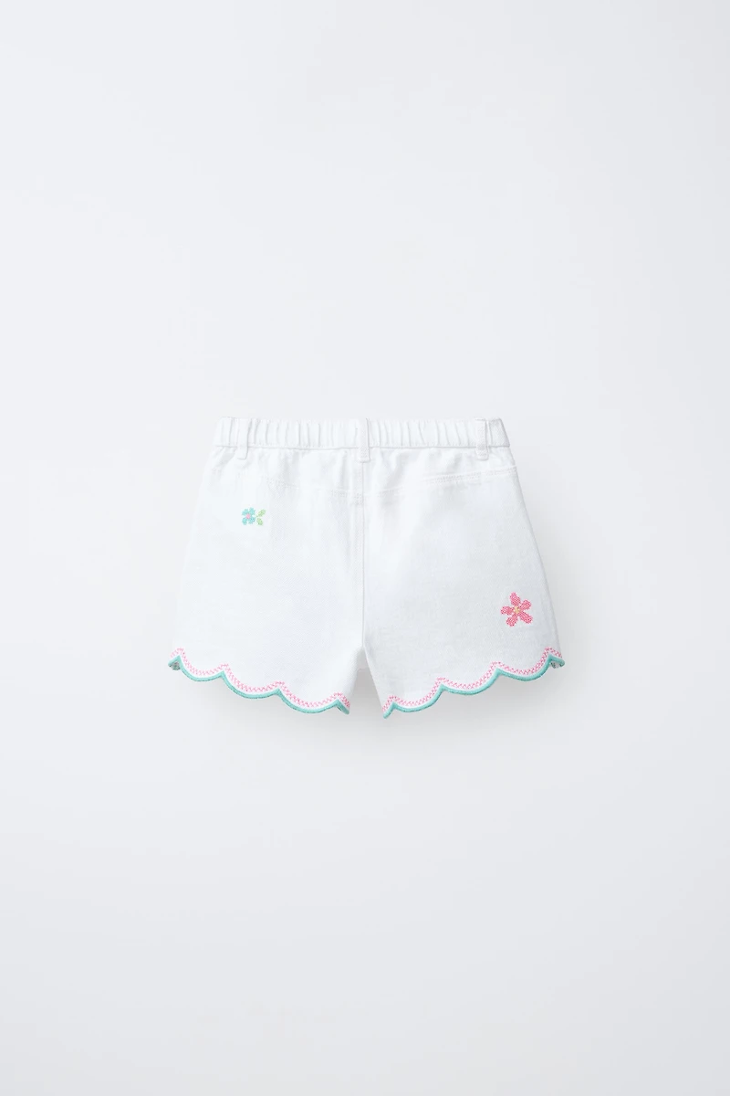 MOM FIT TWILL SHORTS WITH CROSS-STITCH FLOWERS