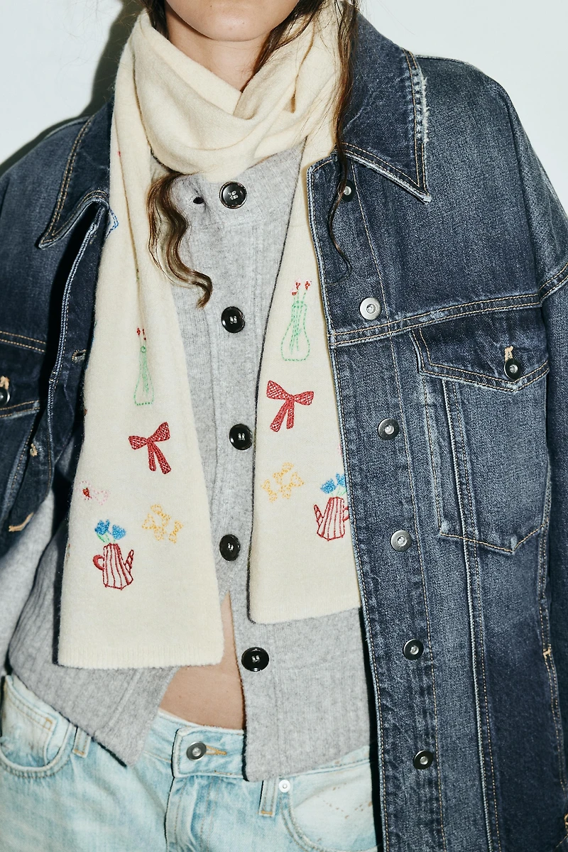 EMBROIDERED KNIT SCARF