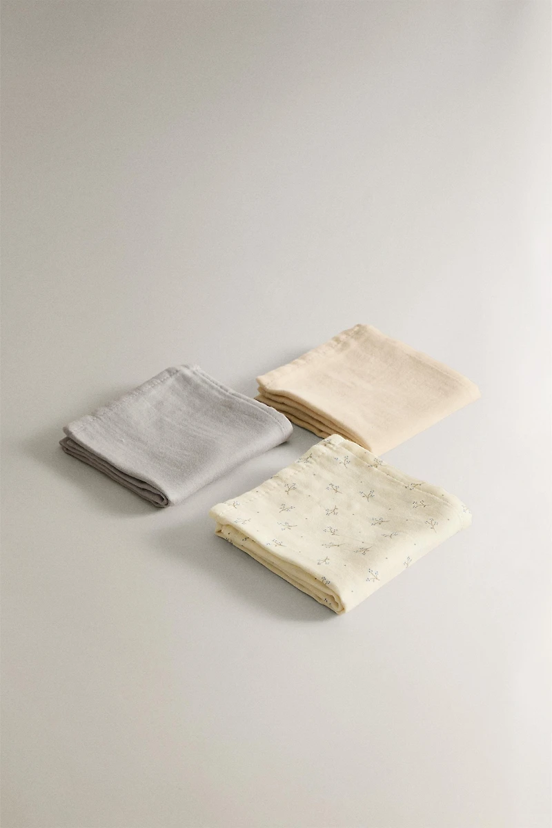 SET OF CHILDREN'S MUSLIN CLOTHS WITH MINI FLOWERS (SET OF 3)