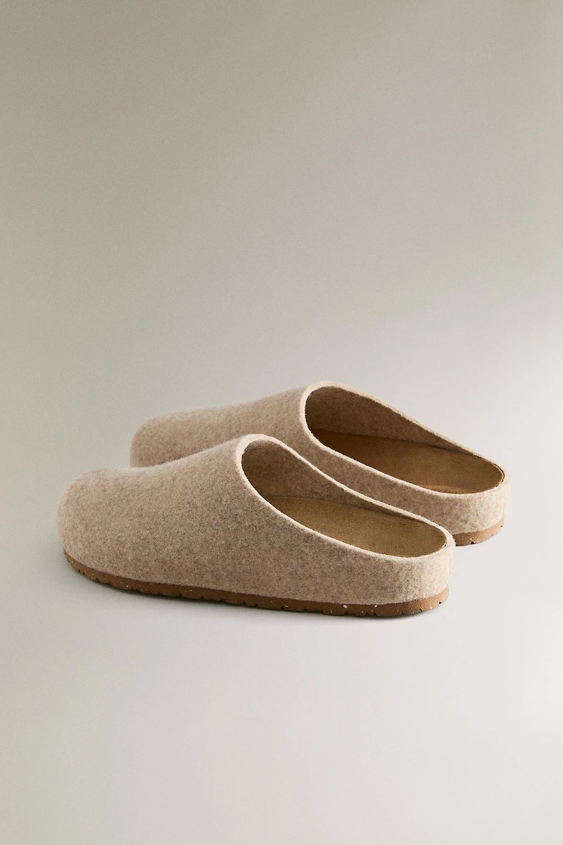 MINIMALIST FELT CLOGS