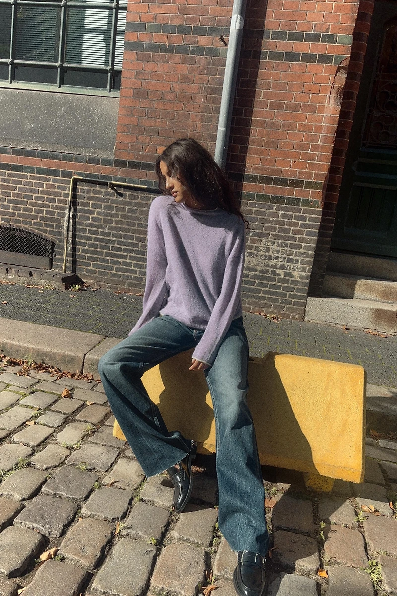 CONTRAST TRIM KNIT SWEATER