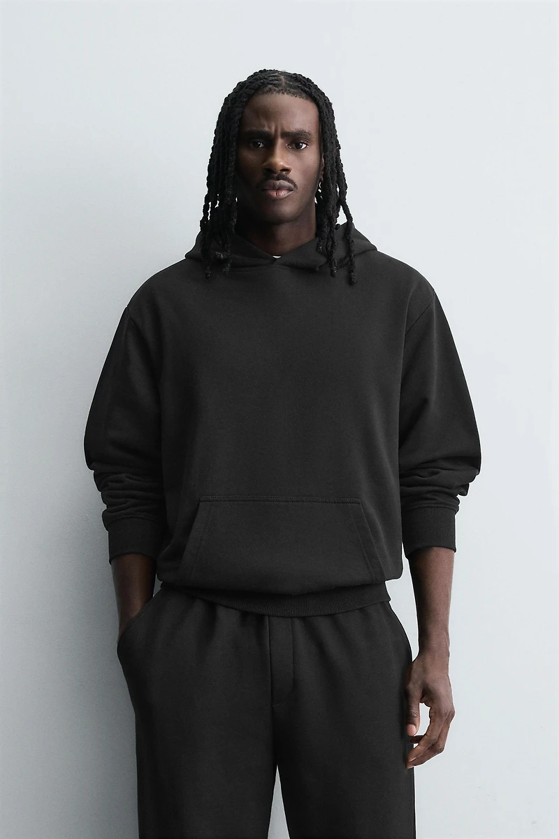 BASIC HOODIE SWEATSHIRT