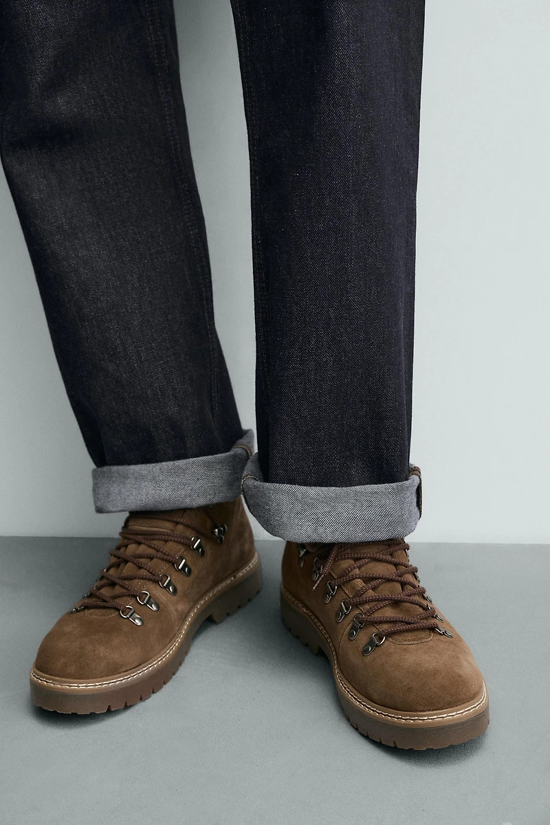 BOTTES EN CUIR À SEMELLES ÉPAISSES