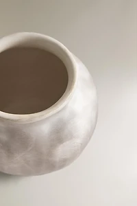 SHINY CERAMIC VASE