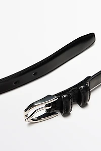 Nappa leather belt with topstitching and oval buckle