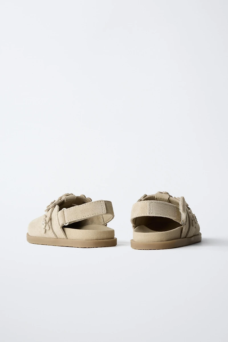 SABOTS EN CUIR AVEC FLEURS