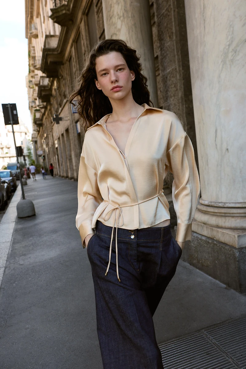 SATIN EFFECT BLOUSE WITH THIN BELT