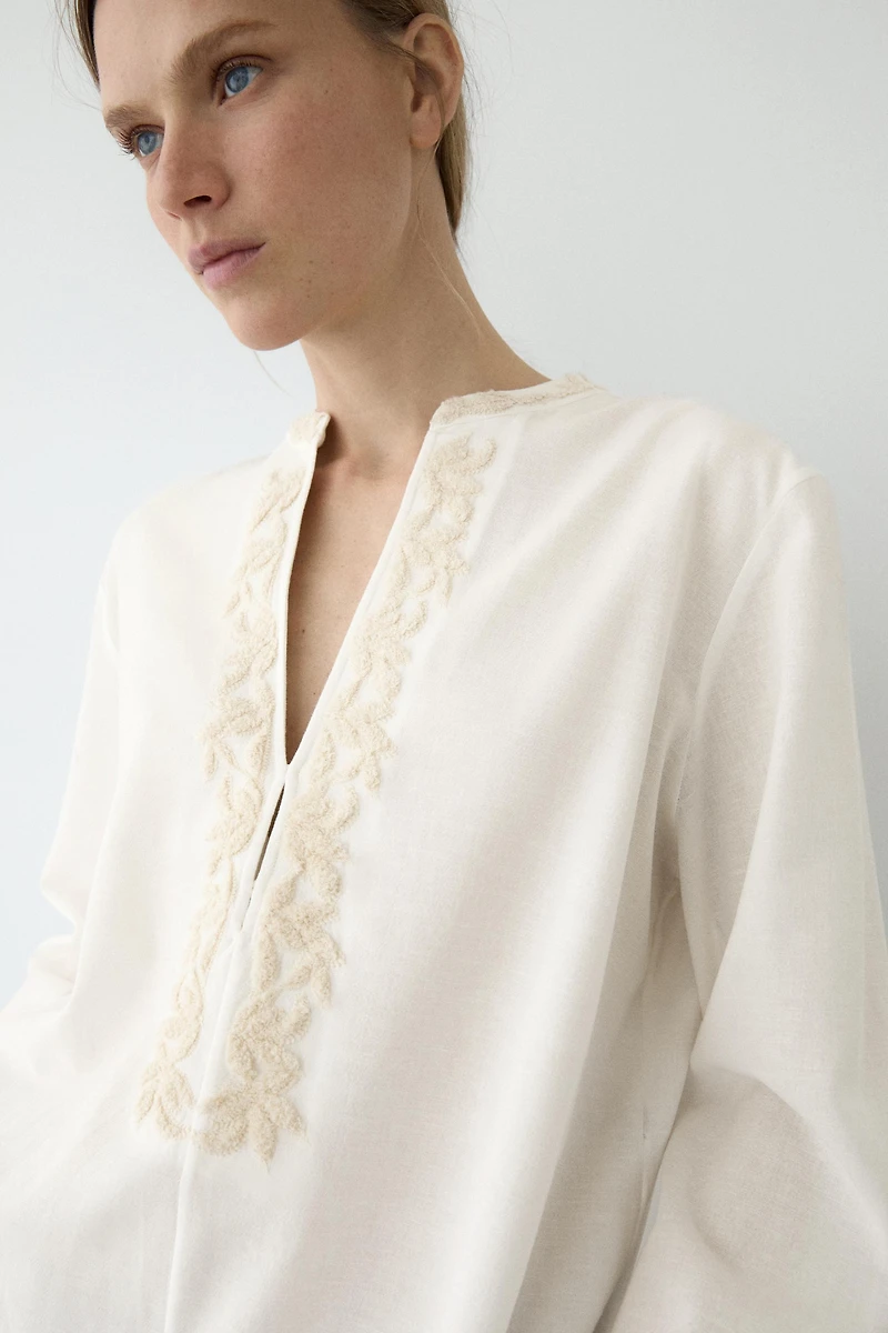 Flowing oversize blouse with stand collar and embroidery
