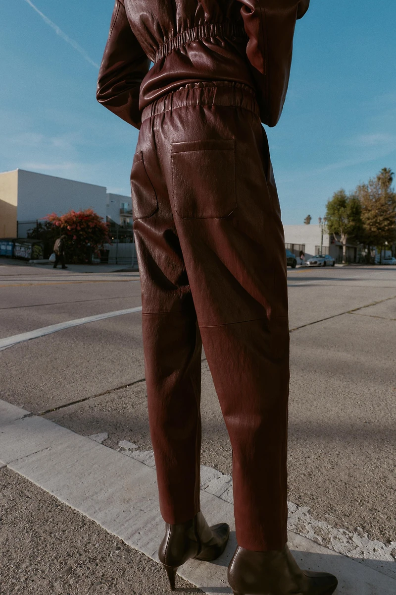 PANTALON MATIÈRE SYNTHÈTIQUE AVEC TAILLE ÉLASTIQUE