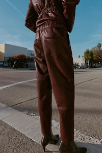 PANTALON MATIÈRE SYNTHÈTIQUE AVEC TAILLE ÉLASTIQUE