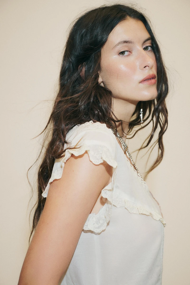 EMBROIDERED GAUZE BOW CROP TOP