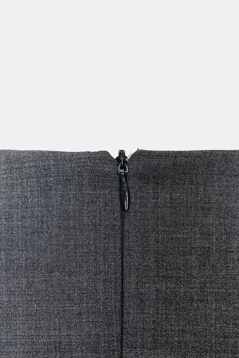 ROBE COURTE DÉCOLLETÉE