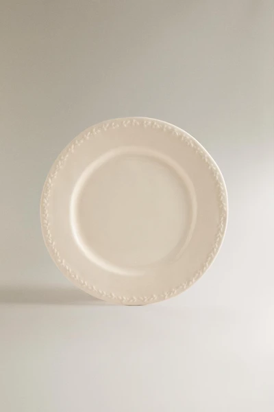 EARTHENWARE DINNER PLATE WITH RAISED BORDER