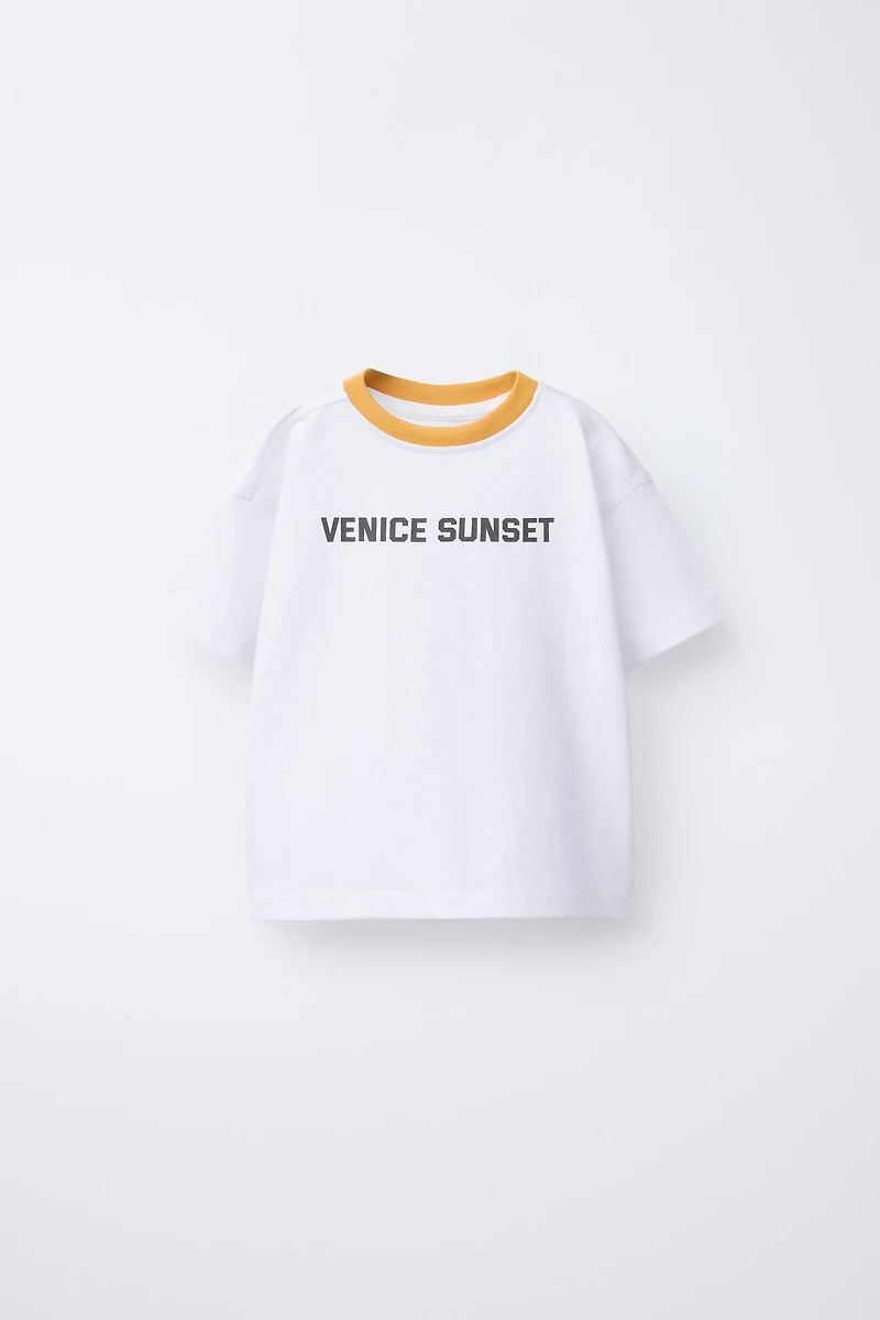 T-SHIRT À INSCRIPTION IMPRIMÉE