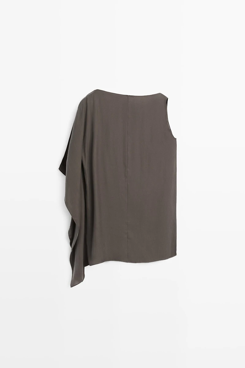 Asymmetric flowing cape top