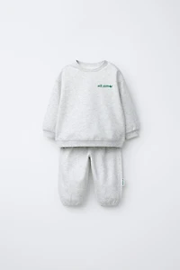 SWEATSHIRT AND PANTS SET WITH TEXT