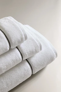 EMBROIDERED TRIM BATH TOWEL