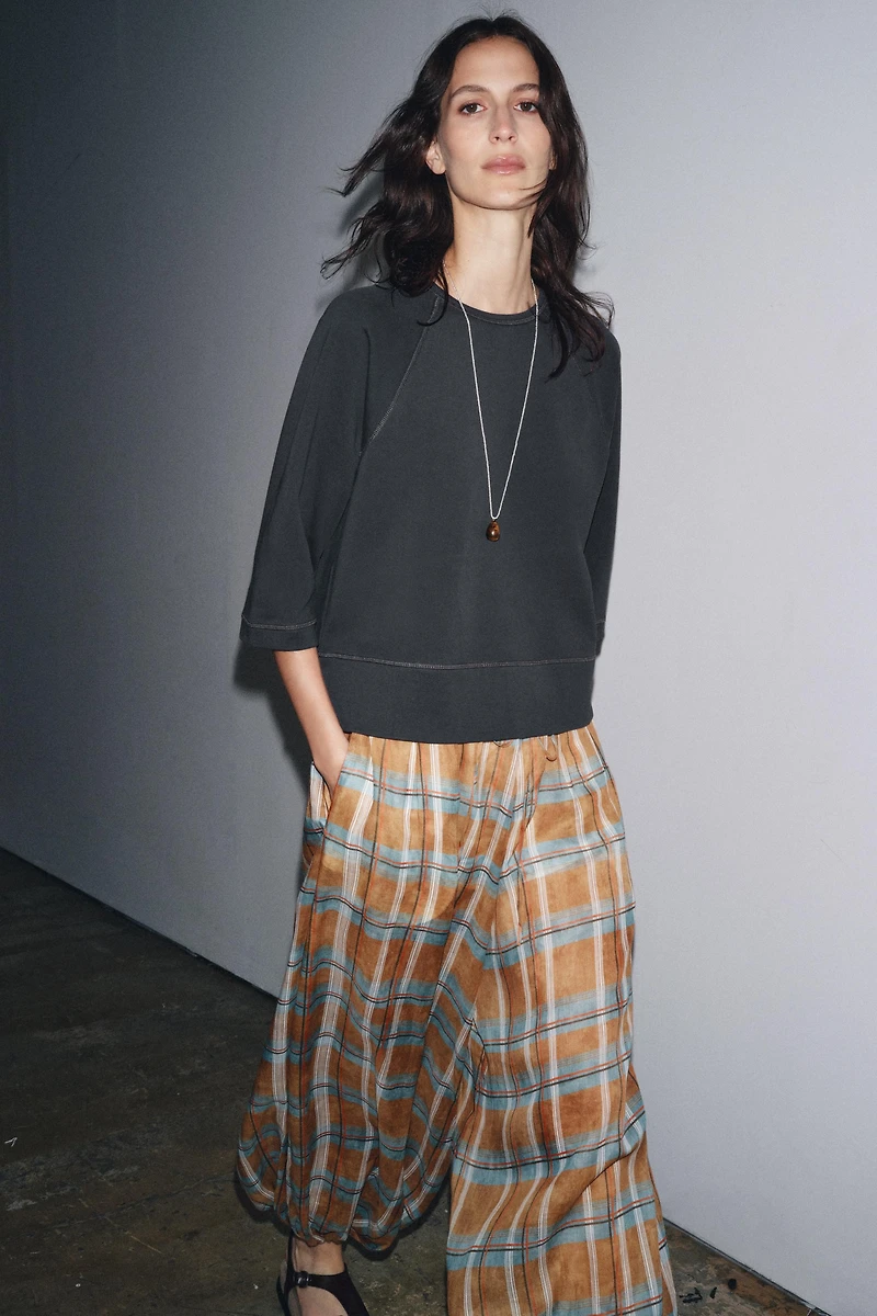 RAGLAN SLEEVE SWEATSHIRT