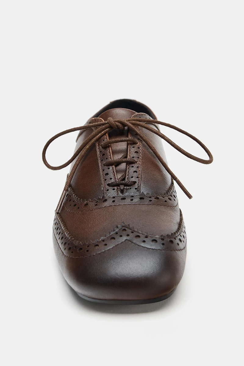 LOW HEEL LEATHER WINGTIPS