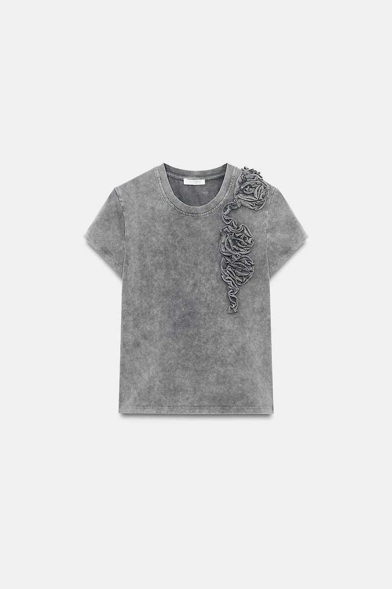 WASHED EMBOSSED FLOWER T-SHIRT