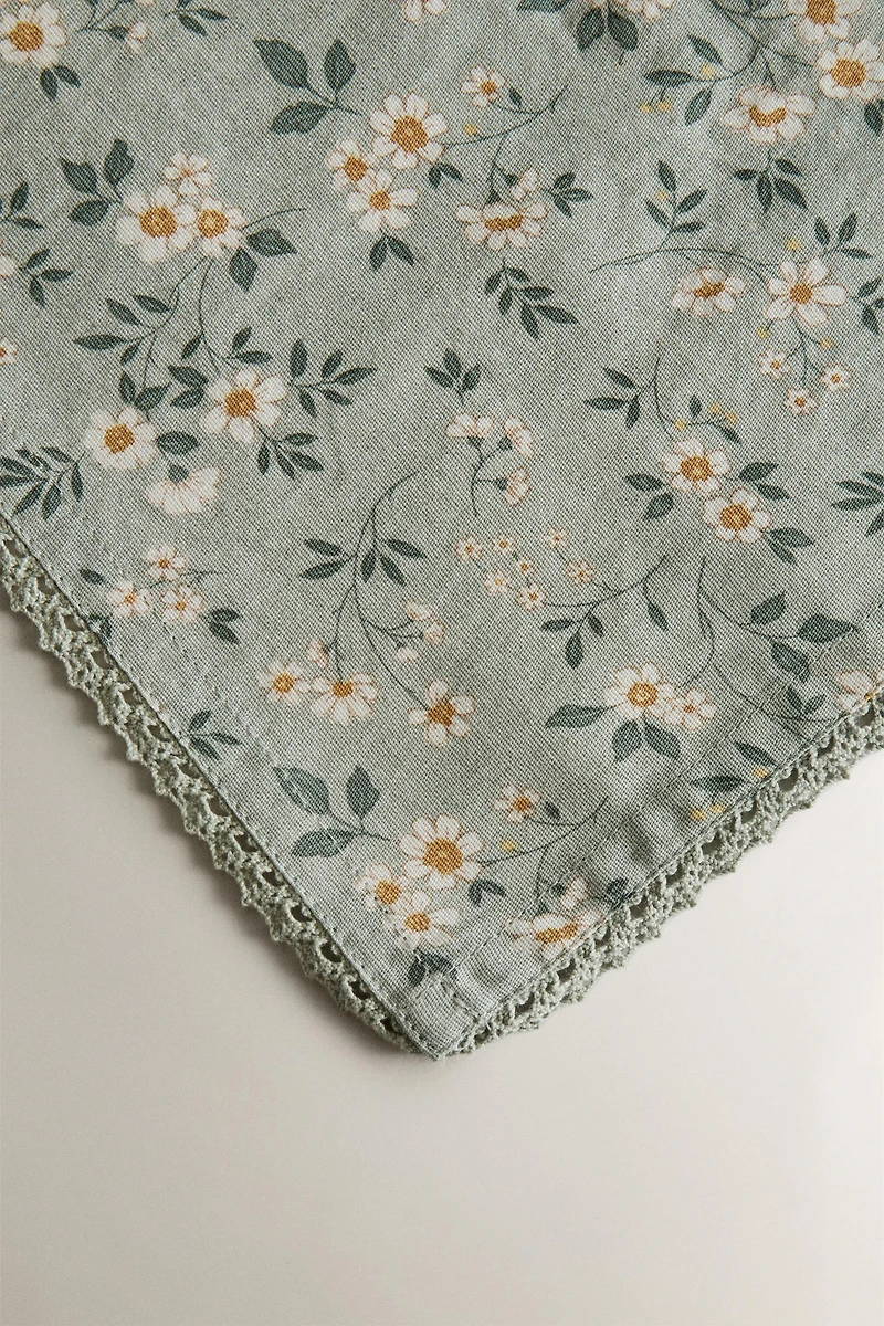 WILDFLOWER TABLECLOTH WITH LACE TRIM