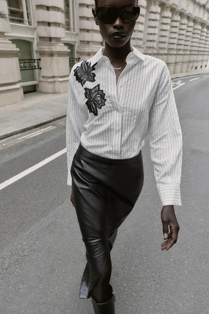 CHEMISE À RAYURES FLEUR EN DENTELLE