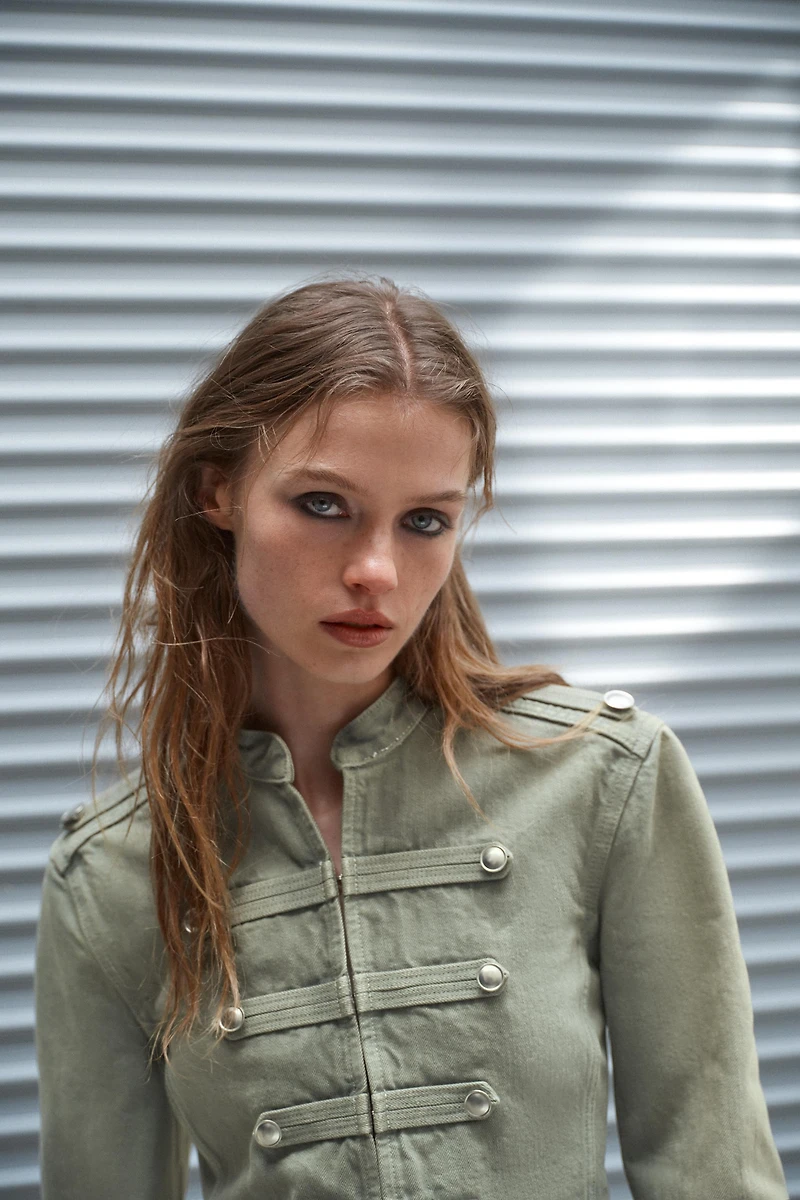 FITTED BUTTON JACKET