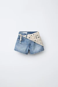 SHORT EN JEAN AVEC BANDEAU CROCHET