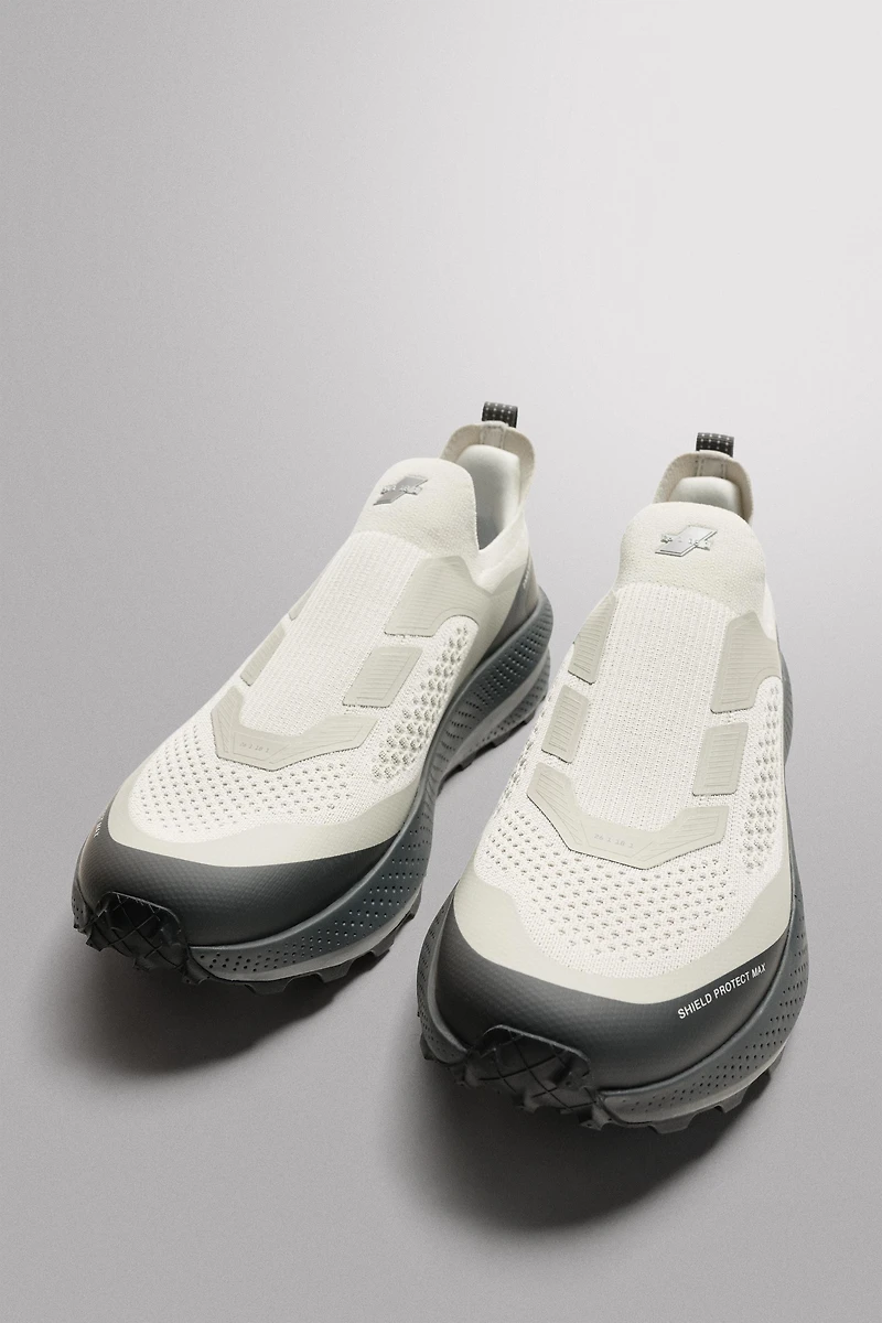 LACELESS SNEAKERS
