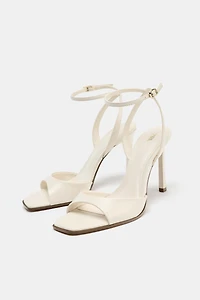 PATENT EFFECT HEELED SANDALS