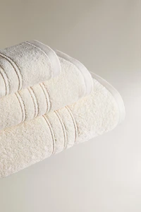 BATH TOWEL WITH BORDER