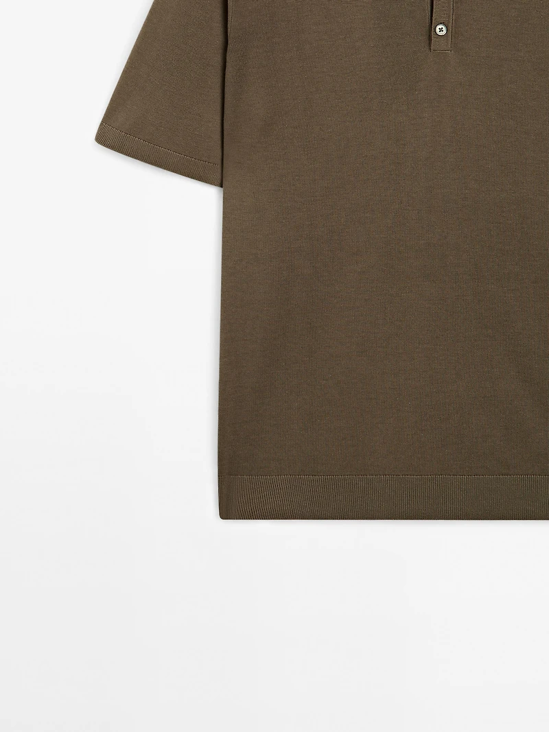 Knit polo shirt with coloured collar detail