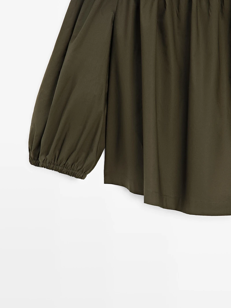 Voluminous boat neck top